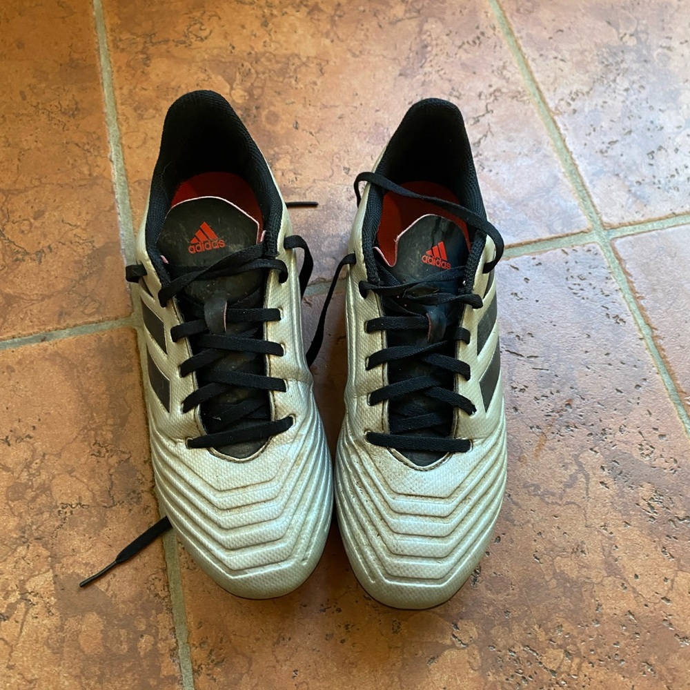 Girls soccer cleats size 7